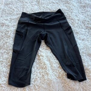 Athleta Black Capri Leggings with Pockets